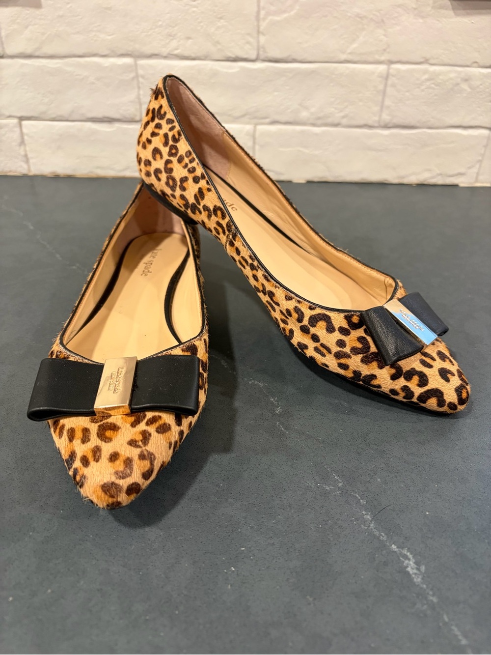 kate spade sz 8.5 Leopard-Print calf hair Pointed Toe flats with Black Bow